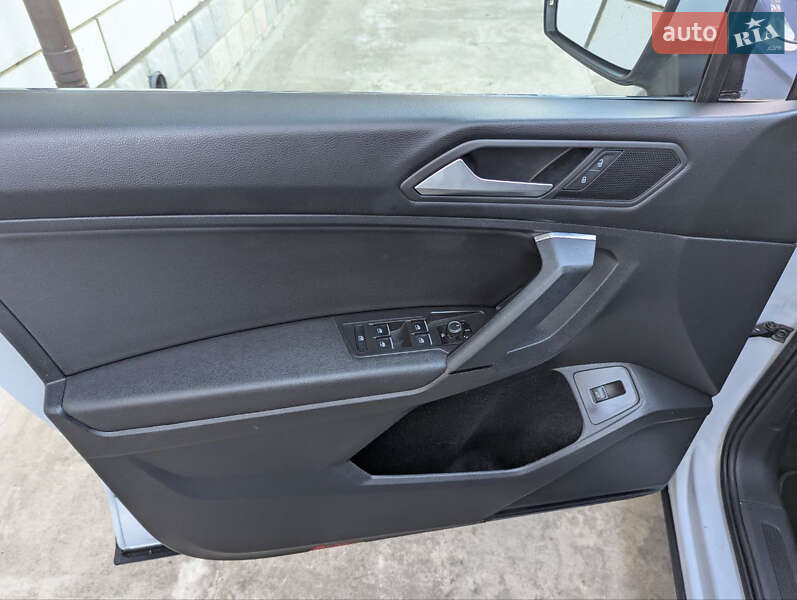 Внедорожник / Кроссовер Volkswagen Tiguan 2018 в Киеве фото 53 Внедорожник / Кроссовер Volkswagen Tiguan 2018 в Киеве