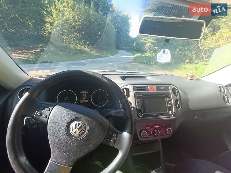Внедорожник / Кроссовер Volkswagen Tiguan 2010 в Черновцах