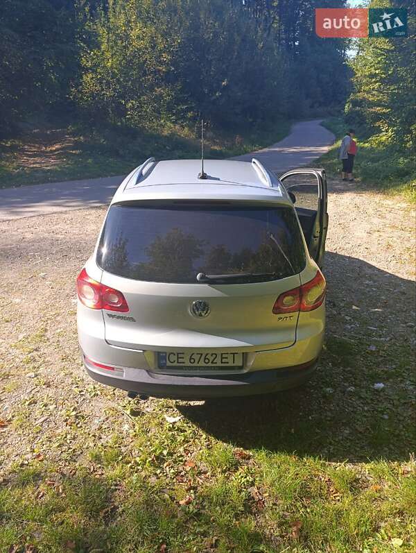Внедорожник / Кроссовер Volkswagen Tiguan 2010 в Черновцах