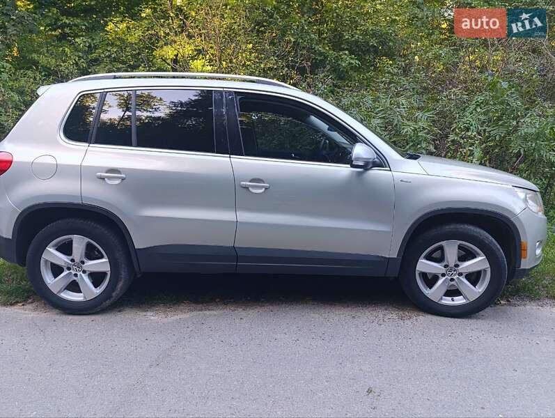 Внедорожник / Кроссовер Volkswagen Tiguan 2010 в Черновцах
