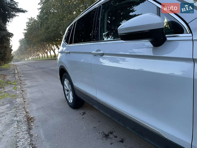 Внедорожник / Кроссовер Volkswagen Tiguan 2018 в Владимире