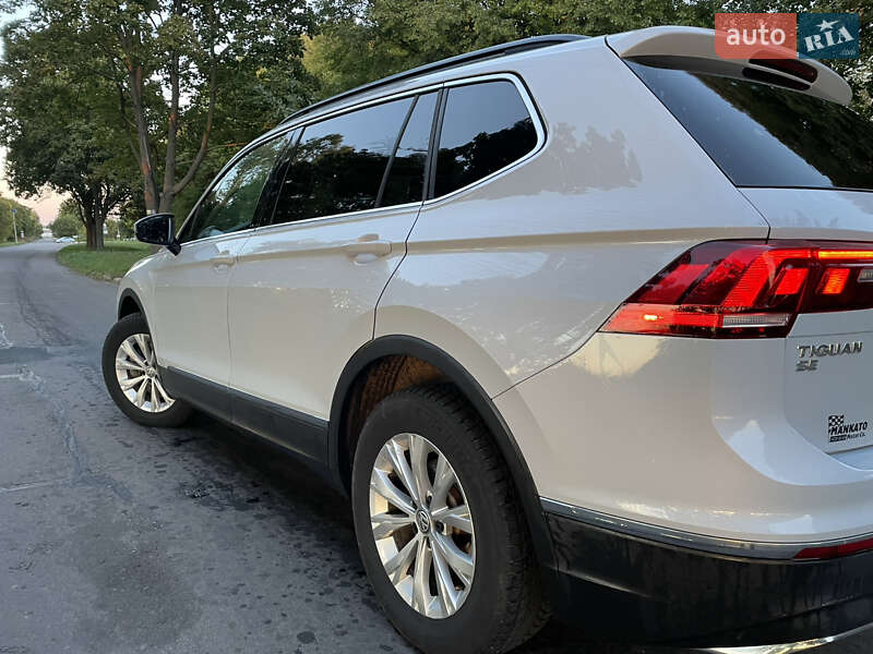 Внедорожник / Кроссовер Volkswagen Tiguan 2018 в Владимире