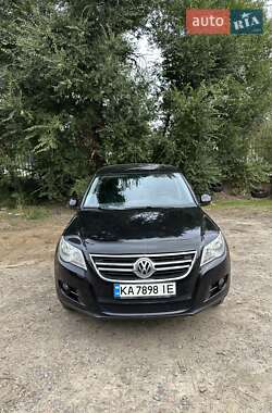 Позашляховик / Кросовер Volkswagen Tiguan 2010 в Києві