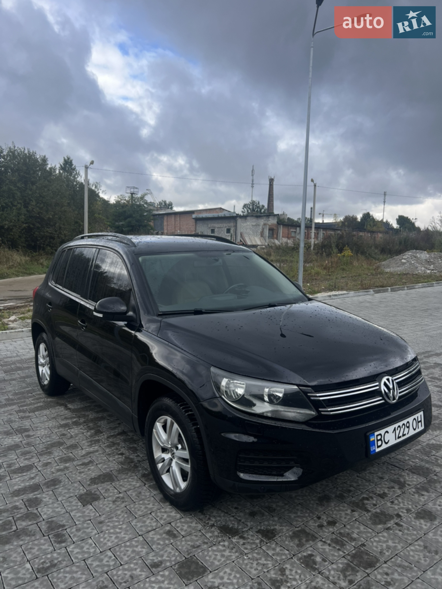 Volkswagen Tiguan 2017 VIN WVGBV7AX7HW509554 фото оголошення 2 з 5