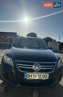 Внедорожник / Кроссовер Volkswagen Tiguan 2009 в Черноморске