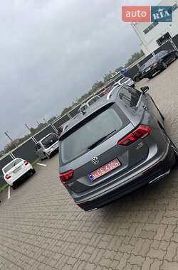 Внедорожник / Кроссовер Volkswagen Tiguan 2017 в 