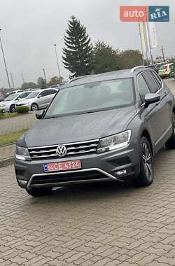 Внедорожник / Кроссовер Volkswagen Tiguan 2017 в 