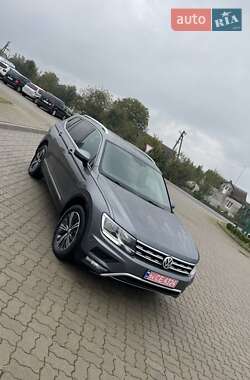 Внедорожник / Кроссовер Volkswagen Tiguan 2017 в 