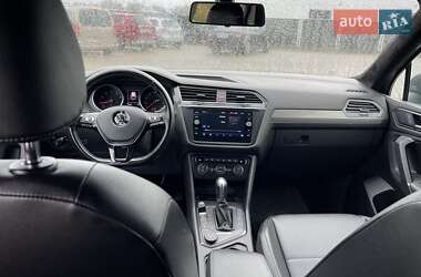 Внедорожник / Кроссовер Volkswagen Tiguan 2017 в 
