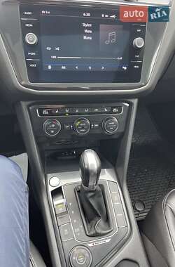 Внедорожник / Кроссовер Volkswagen Tiguan 2017 в 
