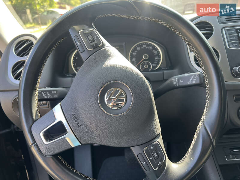 Внедорожник / Кроссовер Volkswagen Tiguan 2016 в Ужгороде