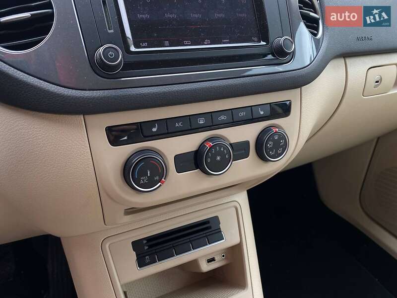 Внедорожник / Кроссовер Volkswagen Tiguan 2015 в Львове