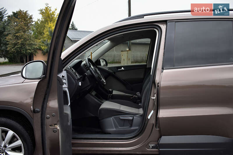 Внедорожник / Кроссовер Volkswagen Tiguan 2012 в Хмельницком