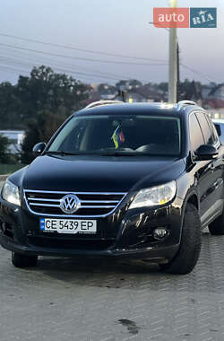 Позашляховик / Кросовер Volkswagen Tiguan 2010 в Чернівцях