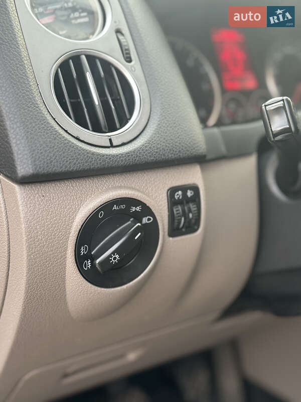 Внедорожник / Кроссовер Volkswagen Tiguan 2009 в Ровно