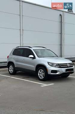 Внедорожник / Кроссовер Volkswagen Tiguan 2016 в 