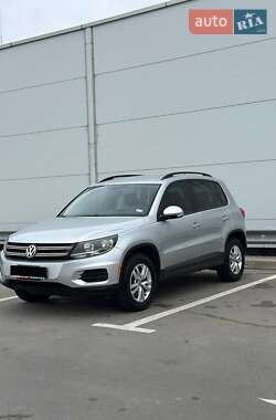 Внедорожник / Кроссовер Volkswagen Tiguan 2016 в 
