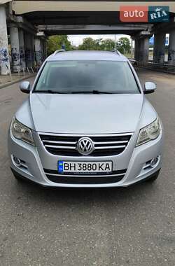 Позашляховик / Кросовер Volkswagen Tiguan 2010 в Одесі