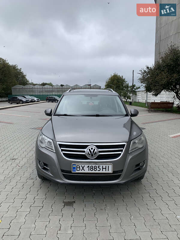Внедорожник / Кроссовер Volkswagen Tiguan 2010 в Теофиполе