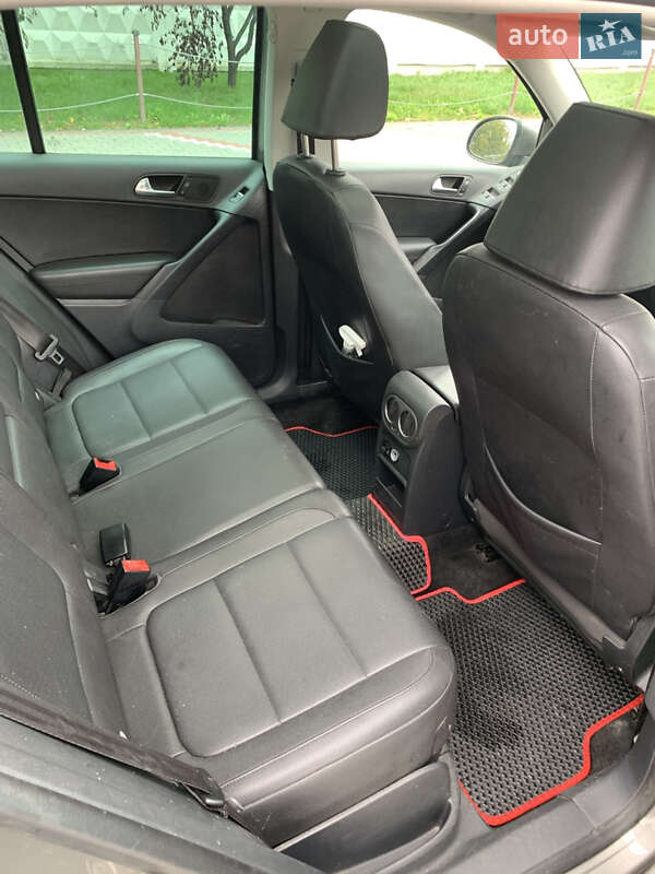 Внедорожник / Кроссовер Volkswagen Tiguan 2010 в Теофиполе