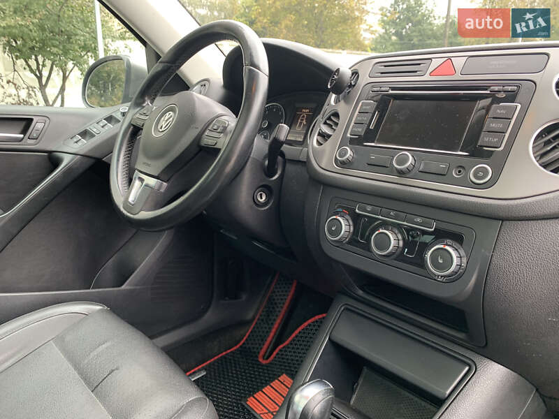 Внедорожник / Кроссовер Volkswagen Tiguan 2010 в Теофиполе