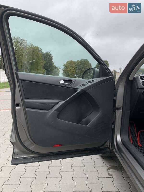 Внедорожник / Кроссовер Volkswagen Tiguan 2010 в Теофиполе