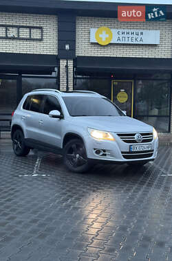 Позашляховик / Кросовер Volkswagen Tiguan 2010 в Хмельницькому