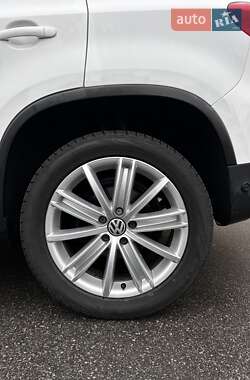 Внедорожник / Кроссовер Volkswagen Tiguan 2015 в Киеве
