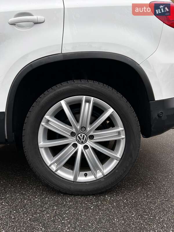 Позашляховик / Кросовер Volkswagen Tiguan 2015 в Києві