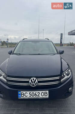 Внедорожник / Кроссовер Volkswagen Tiguan 2015 в Красном