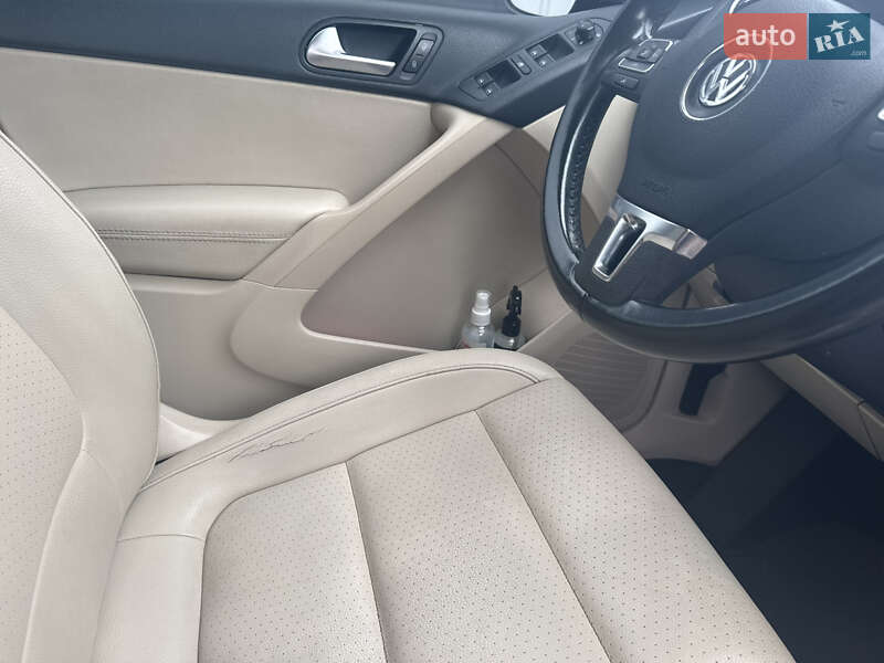 Позашляховик / Кросовер Volkswagen Tiguan 2015 в Красному