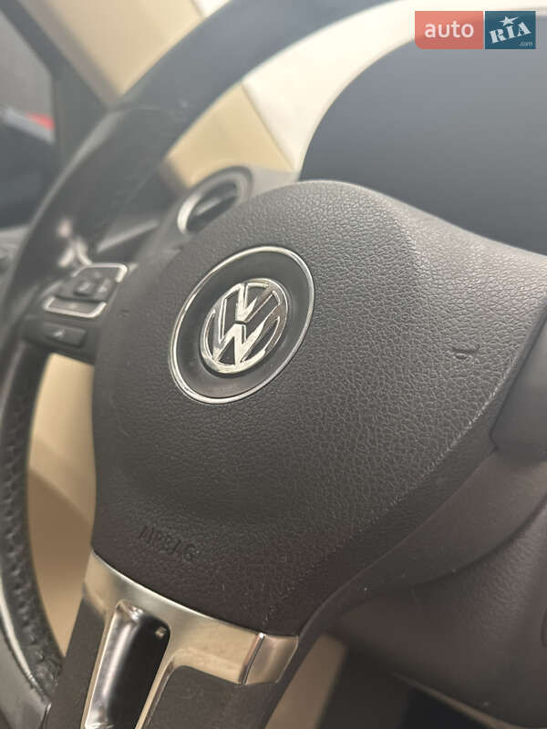 Позашляховик / Кросовер Volkswagen Tiguan 2015 в Красному