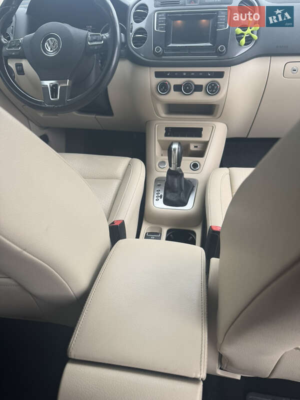 Позашляховик / Кросовер Volkswagen Tiguan 2015 в Красному