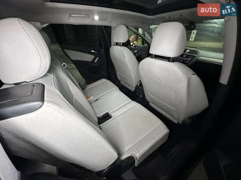 Внедорожник / Кроссовер Volkswagen Tiguan 2018 в Львове
