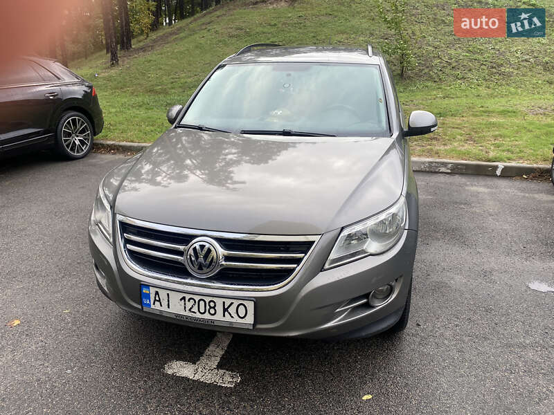 Внедорожник / Кроссовер Volkswagen Tiguan 2008 в Обухове