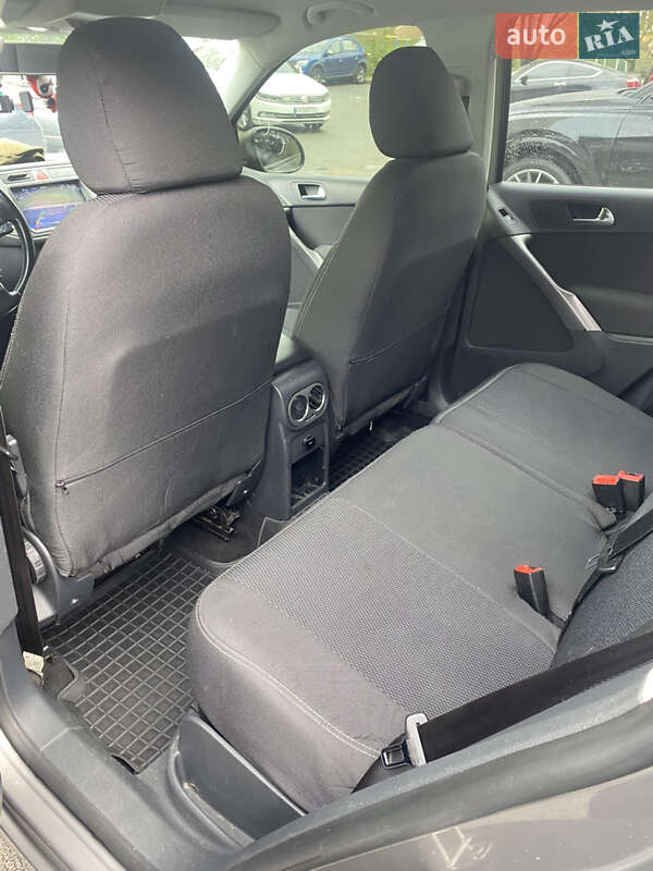 Внедорожник / Кроссовер Volkswagen Tiguan 2008 в Обухове