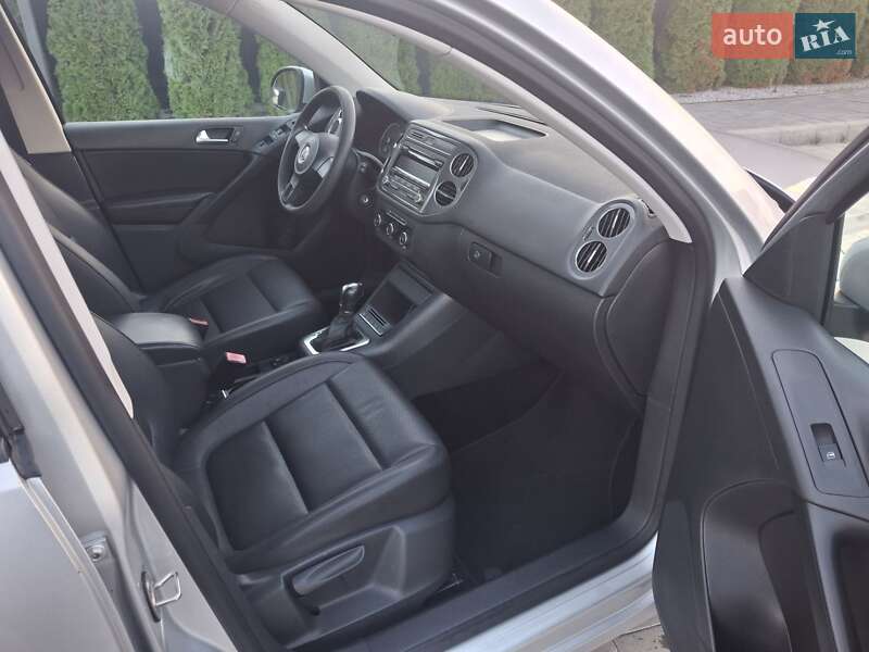 Позашляховик / Кросовер Volkswagen Tiguan 2011 в Кам'янець-Подільському