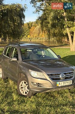 Внедорожник / Кроссовер Volkswagen Tiguan 2010 в Киеве