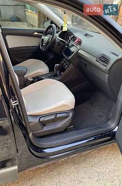 Внедорожник / Кроссовер Volkswagen Tiguan 2019 в 