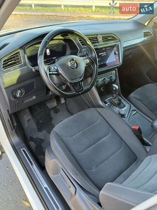 Позашляховик / Кросовер Volkswagen Tiguan 2017 в Тальному