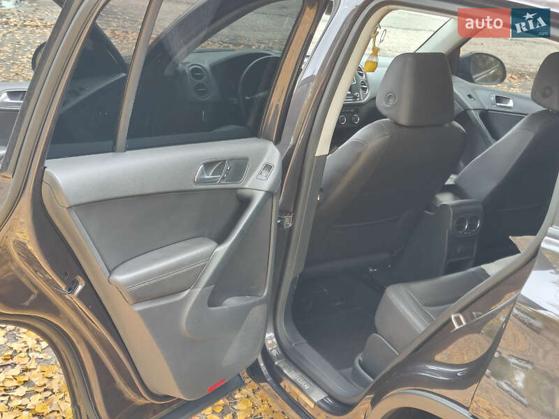 Внедорожник / Кроссовер Volkswagen Tiguan 2016 в Кривом Роге