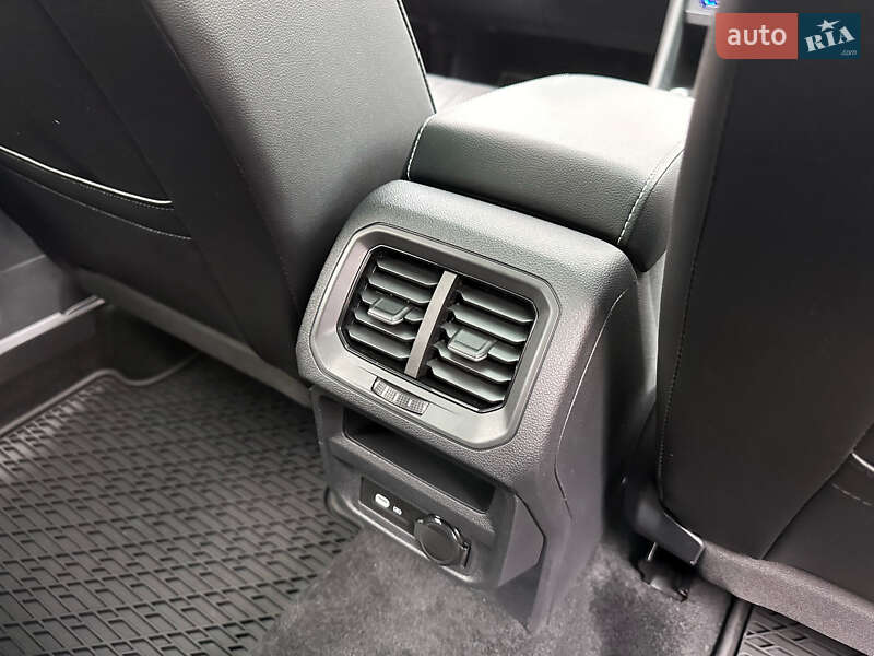 Внедорожник / Кроссовер Volkswagen Tiguan 2024 в Киеве