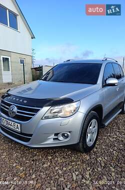 Внедорожник / Кроссовер Volkswagen Tiguan 2010 в Бучаче