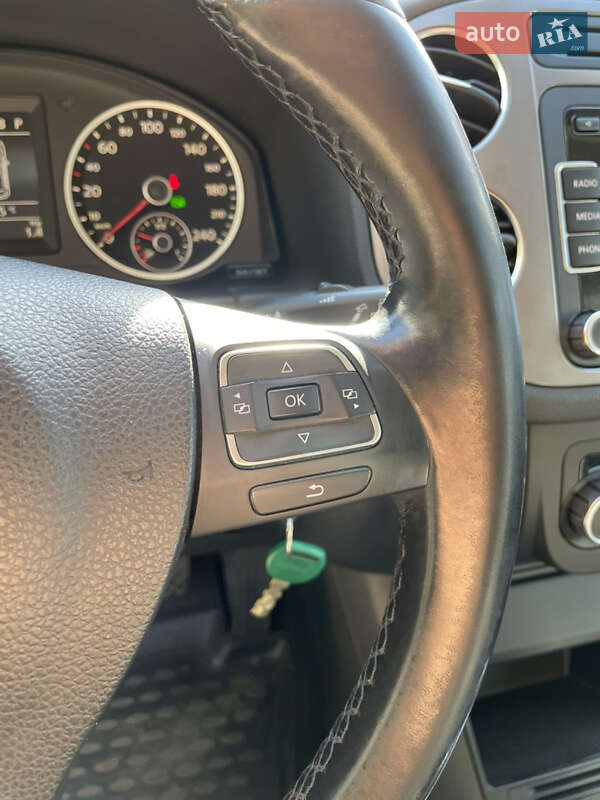 Позашляховик / Кросовер Volkswagen Tiguan 2010 в Одесі