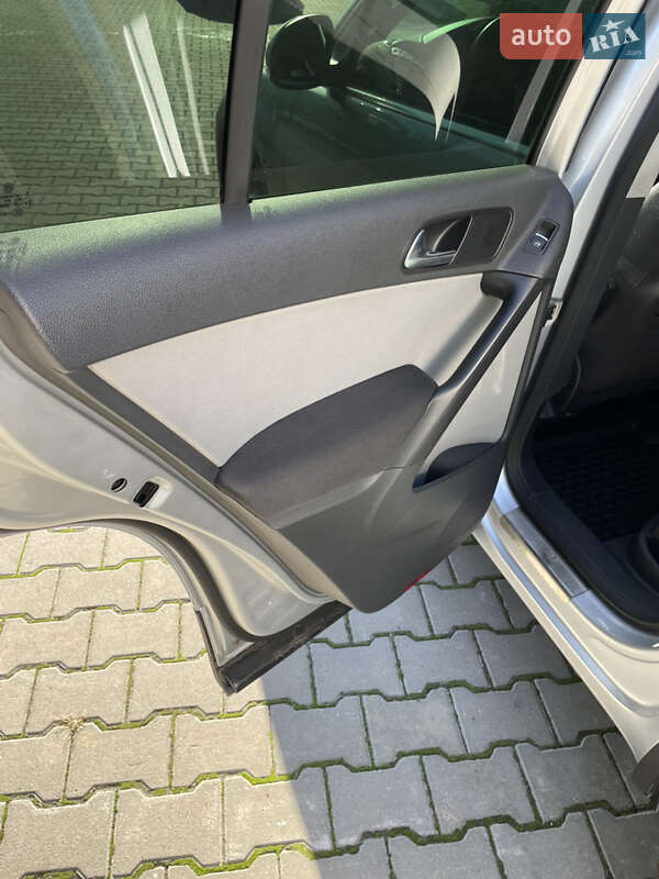 Позашляховик / Кросовер Volkswagen Tiguan 2010 в Одесі