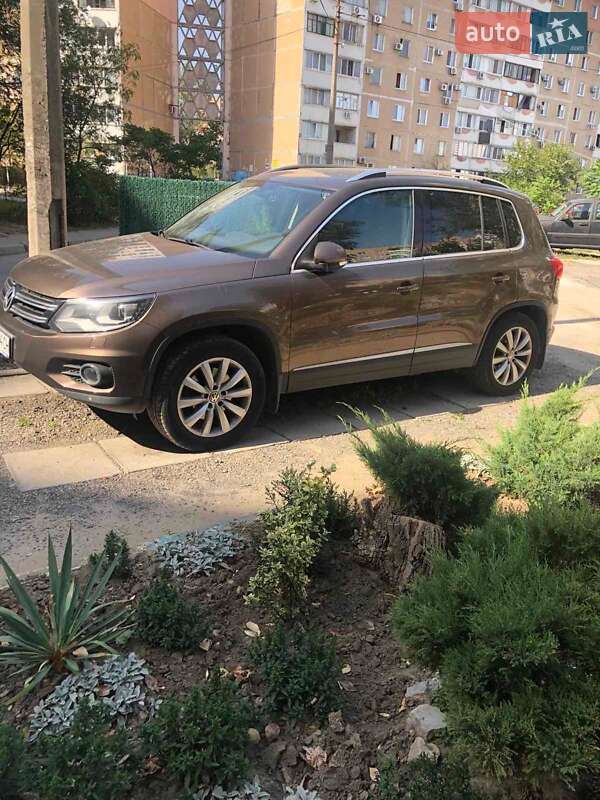 Внедорожник / Кроссовер Volkswagen Tiguan 2012 в Запорожье