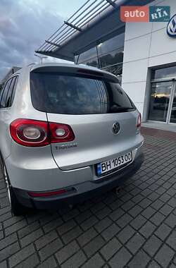 Внедорожник / Кроссовер Volkswagen Tiguan 2010 в 