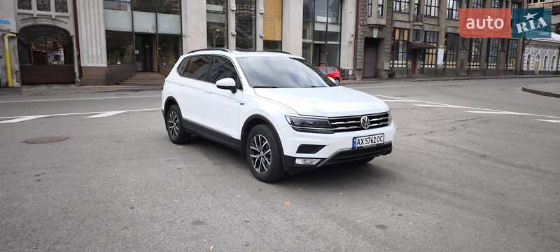 Внедорожник / Кроссовер Volkswagen Tiguan 2018 в 