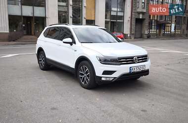 Внедорожник / Кроссовер Volkswagen Tiguan 2018 в 