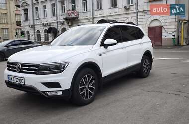 Внедорожник / Кроссовер Volkswagen Tiguan 2018 в 